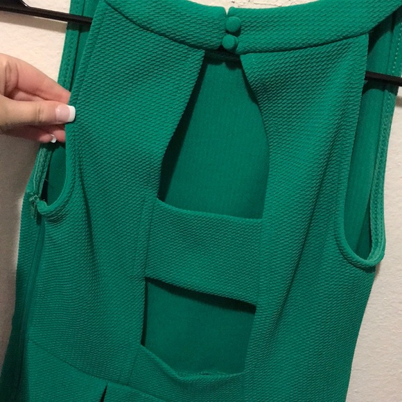 Green dress - Picture 4 of 6